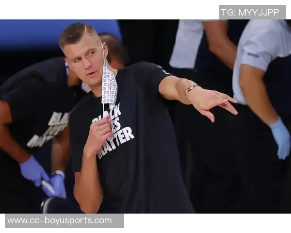 卡斯尔与文班训练赛中膝盖相撞受伤初步评估显示伤势并不严重 卡斯尔与文班训练赛中膝盖相撞受伤初步评估显示伤势并不严重