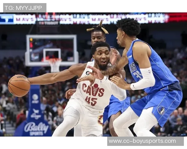 米切尔半场狂砍25分表现惊艳三分球精准助球队争胜