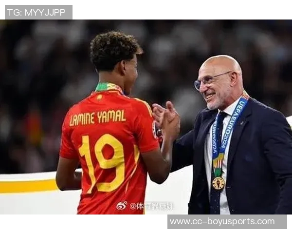 德拉富恩特与西班牙足协对奥尔莫伤情的不同解读引发关注 德拉富恩特与西班牙足协对奥尔莫伤情的不同解读引发关注